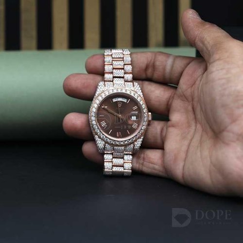 Round Dial Premium Diamond Fashion Watch with Quartz Movement