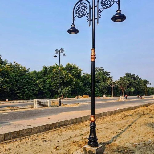 Dual Arm Fancy Street Light Pole