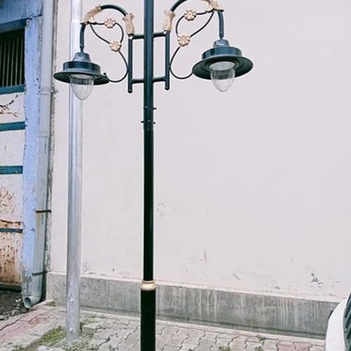 Two Arm Modern Garden Pole