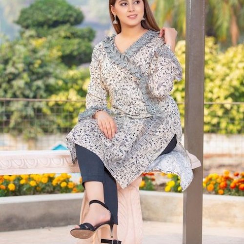 Ladies Grey Printed Casual Wear Kurti Pant Set