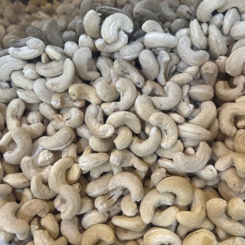 W210 Whole Cashew Nuts