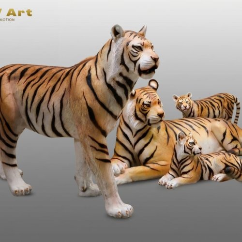 Tiger Family Statue