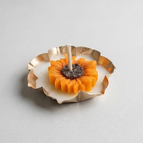 Golden Urli Daisy Bloom Decorative Scented Candle