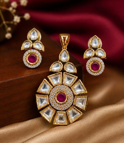 High Grade Kunda Studded Pendant Set