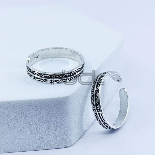 Oxidized Swril Border Toe Ring