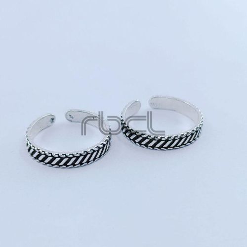 Oxidized Cutting Toe Ring