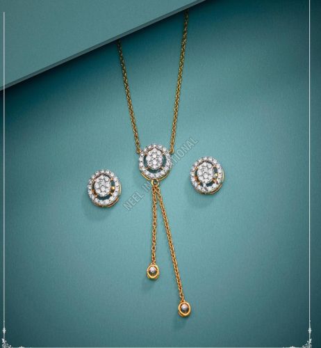 18K Gold Diamond Pendant Set