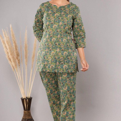 Green Printed Cotton Ladies Night Suit