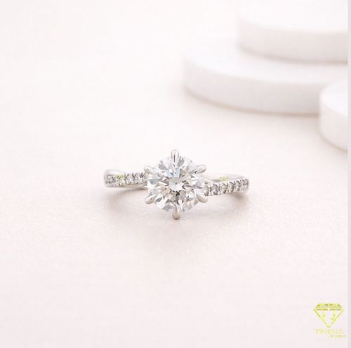925 Sterling Silver Moissanite Diamond Glamorous Engagement Ring
