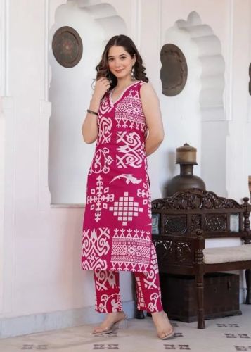 Ladies Pink Cotton Blend Animal Print Regular Kurti Set