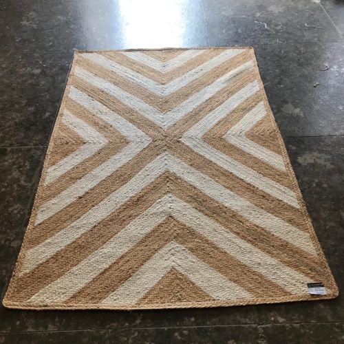 White Chevron Rectangular Handmade Jute Rug