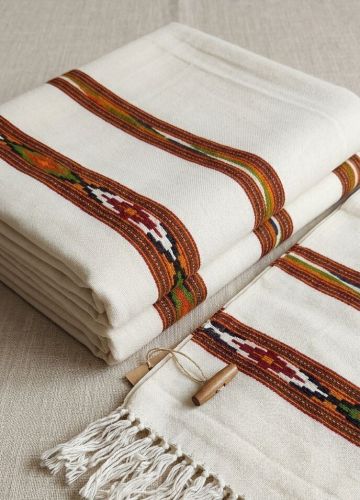 Handoven White Tribal Pattern Woolen Muffler