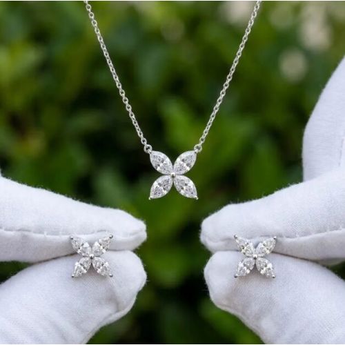 Gold Pendant and Necklace