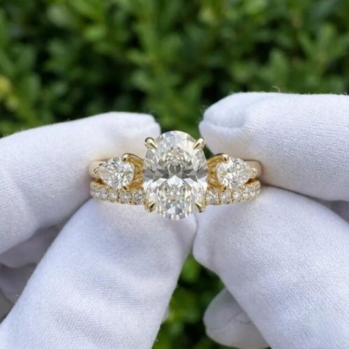 E VVS2/VS1 IGI Certified Oval Cut Lab Grown Diamond Bridal Ring Set