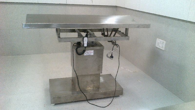 Remote Operating Animal Surgical Table