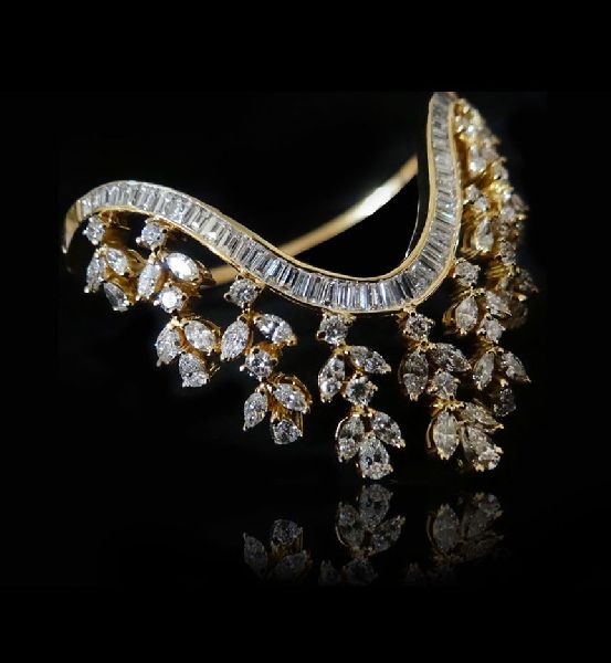 Curving Diamond Bracelet
