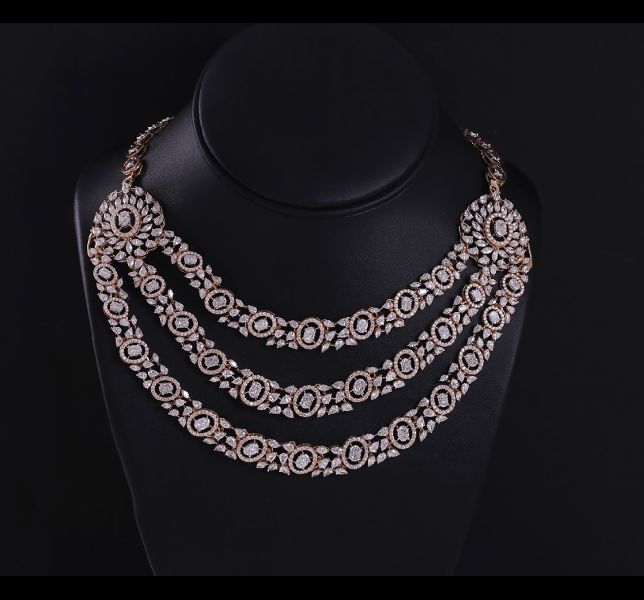 Exquisite Diamond Heart Necklace | SCHMUCKTRAEUME.COM