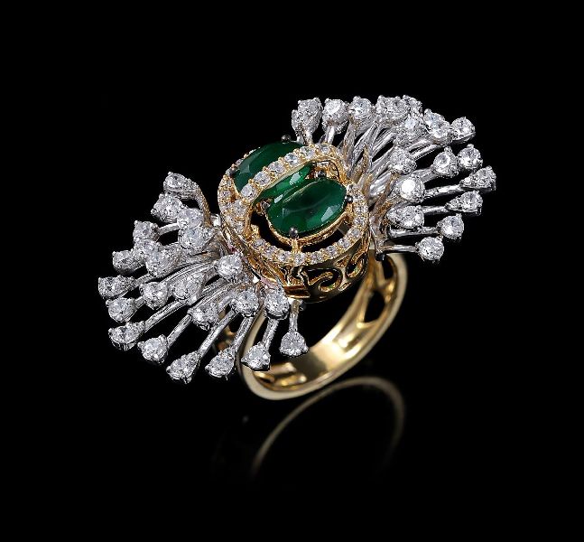Green Emerald Diamond Ring