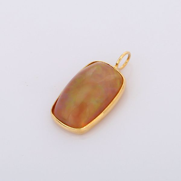 Opal Stone Solitaire 18K Yellow Gold Pendant