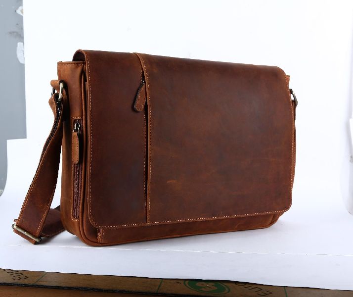 Hunter Leather Shoulder Bag