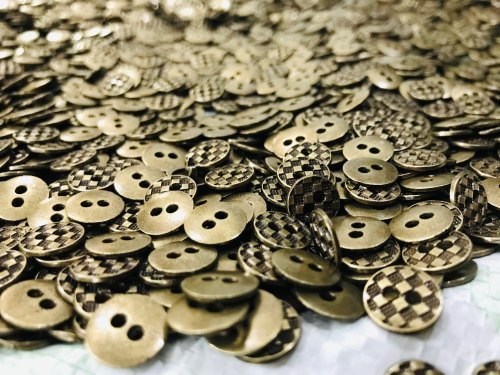 4 Hole Buttons