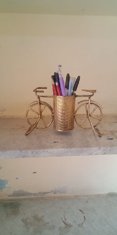 Cycle Pen Stand