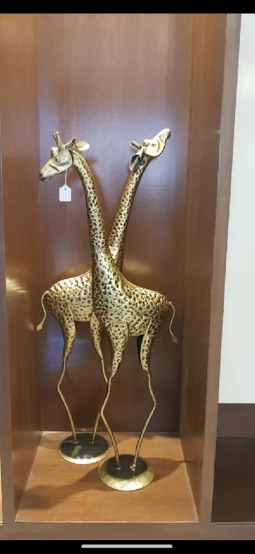 Metal Giraffe Statue