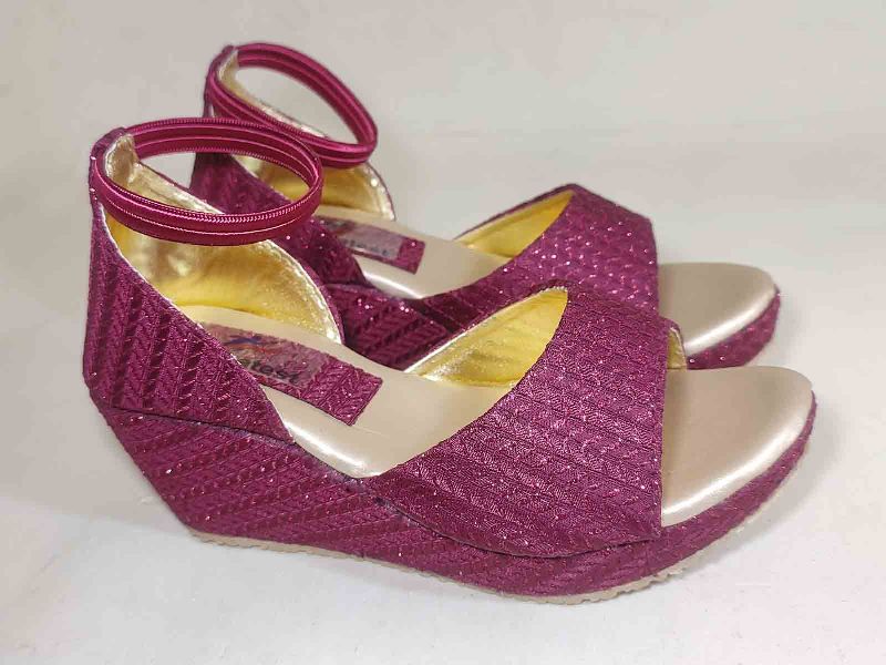 Children hot sale heel sandal