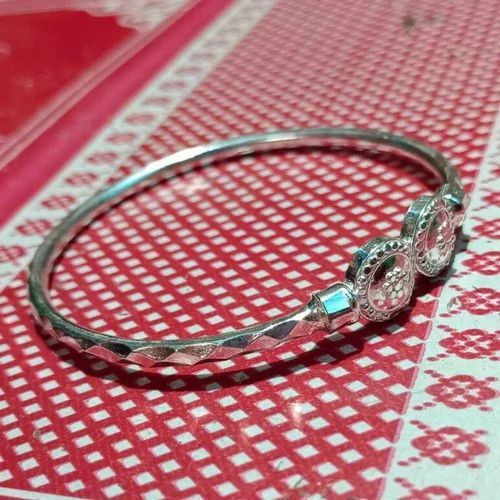 Ladies Casual Wear Silver Bangle