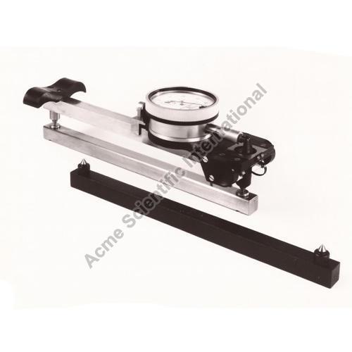 Demountable Mechanical Strain Gauge