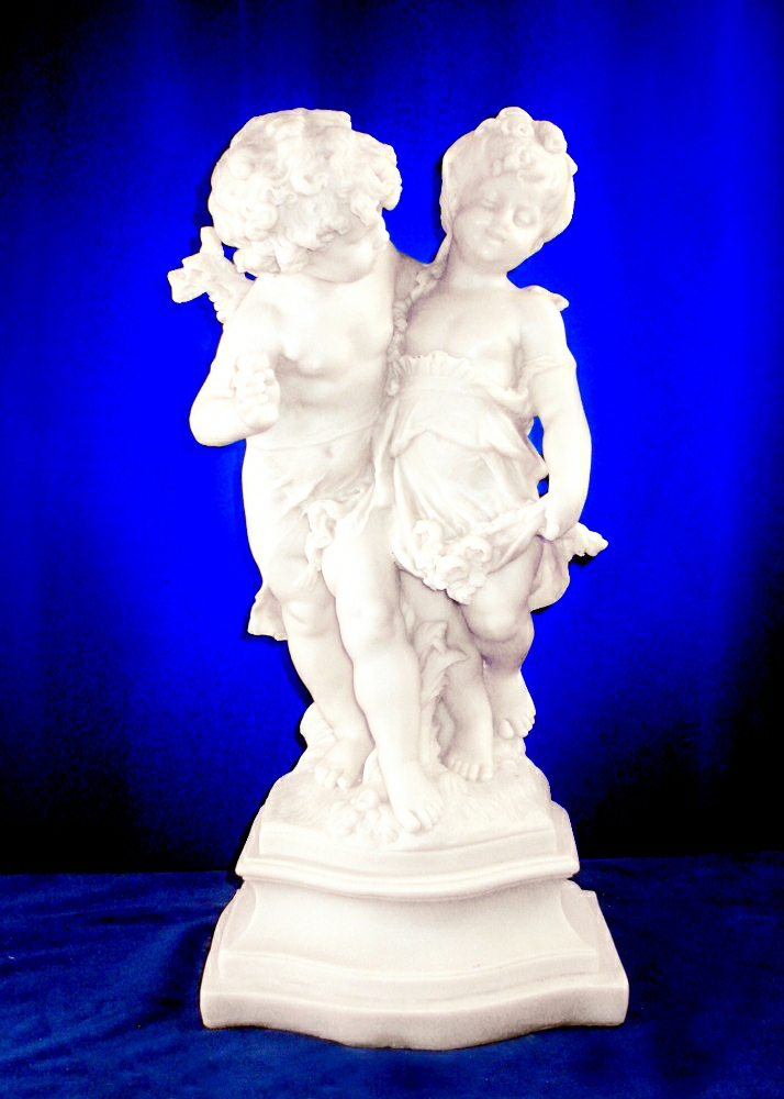 marble couple sculptutre