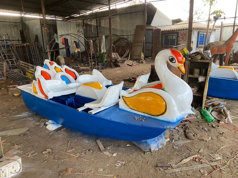 Paddle Boat 4 Seat Swan