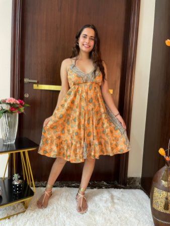 Alia Bhatt poses in a bathtub in stunning short dress, Janhvi Kapoor goes  'excuse me please', Anushka Sharma says..., Celebrity News | Zoom TV