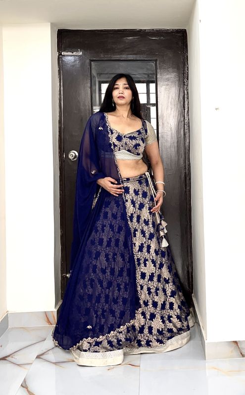 Buy Women Grey Floral Embroidered Brocade Lehenga Set With Contrast Blouse  And Dupatta - Ready To Wear Lehengas - Indya
