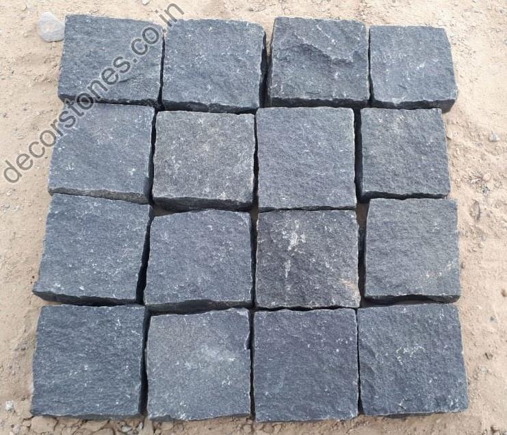 Indian Black Granite Rough Finish Hand Split Cube Stone