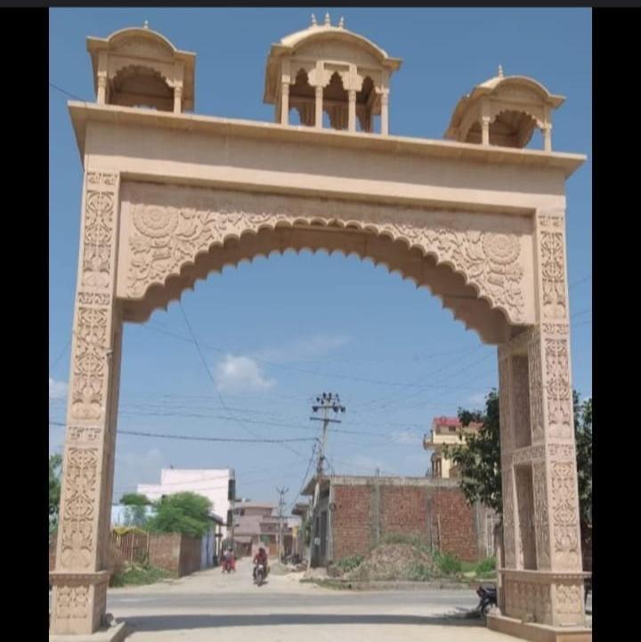 Sandstone Entry Gate