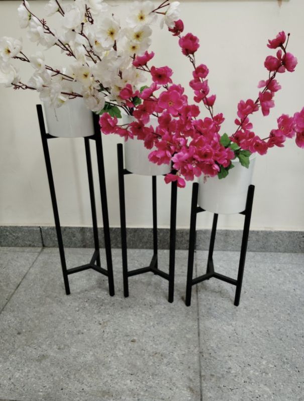 Round Metal Planter with Stand