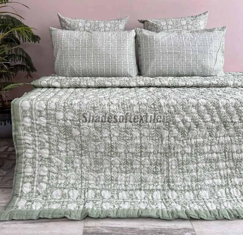 Tagaaibyroshni Reversible Double Bed Quilt With Pillow Covers