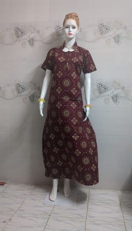 Ladies Maroon Collar Cotton Nighty