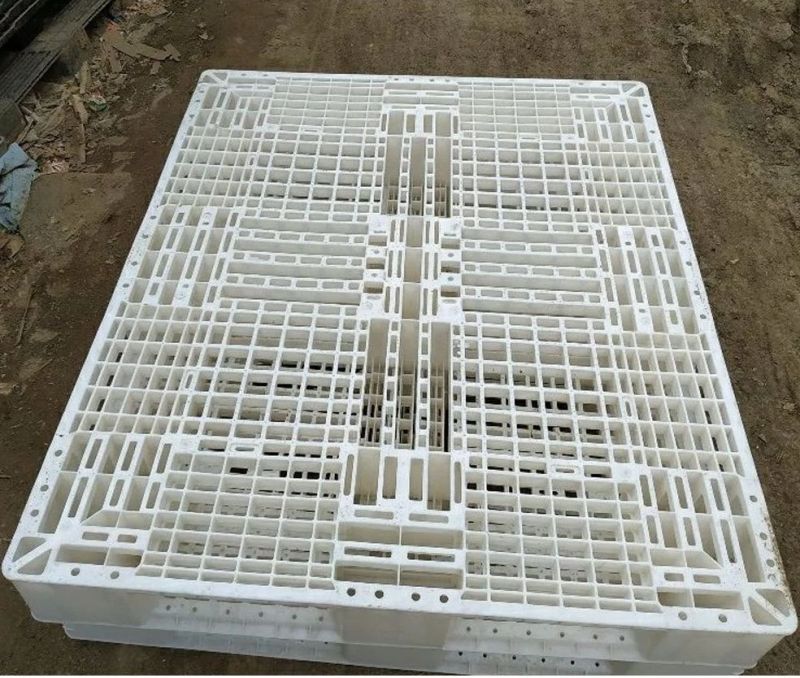 White Plastic Pallet