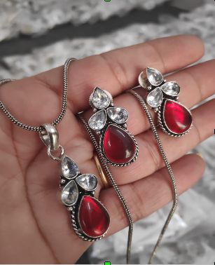 Ladies Red Stone Silver Pendant Set