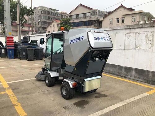 Self Propelled Road Sweeping Machine