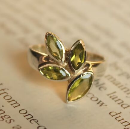 Ladies Peridot Ring