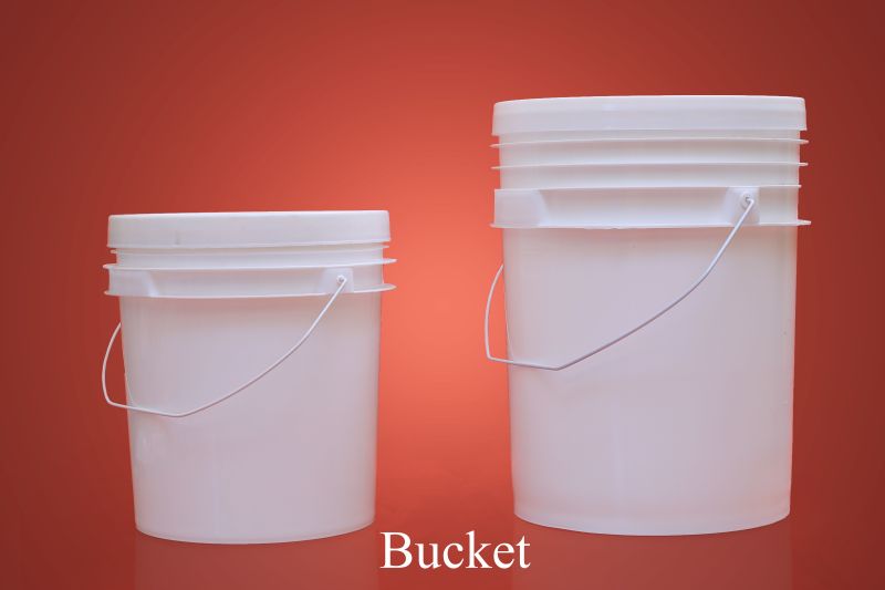 Plain White Plastic Fertilizer Bucket