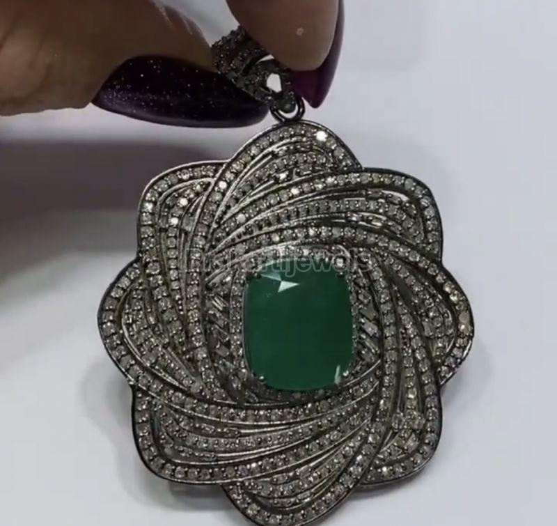 Ladies Morden Emerald Pendant