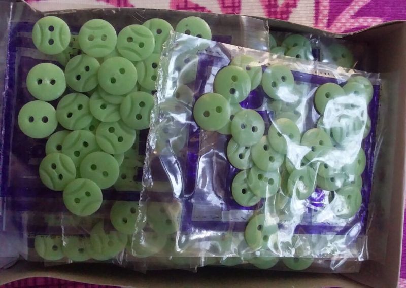 2 Hole Green Plastic Round Urea Button