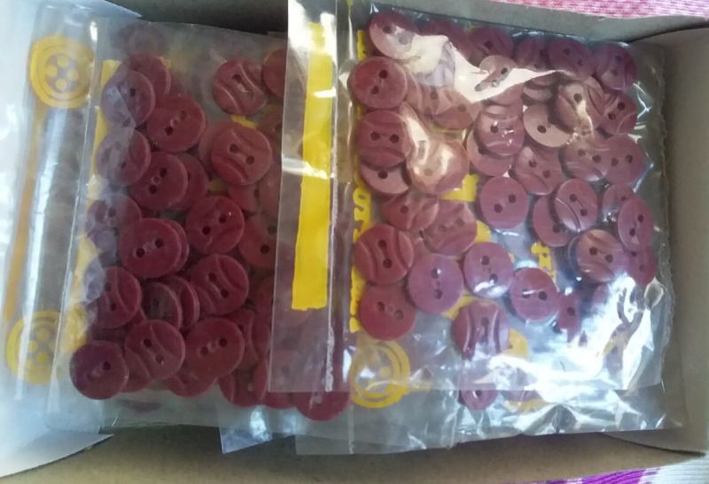 2 Hole Red Plastic Round Urea Button