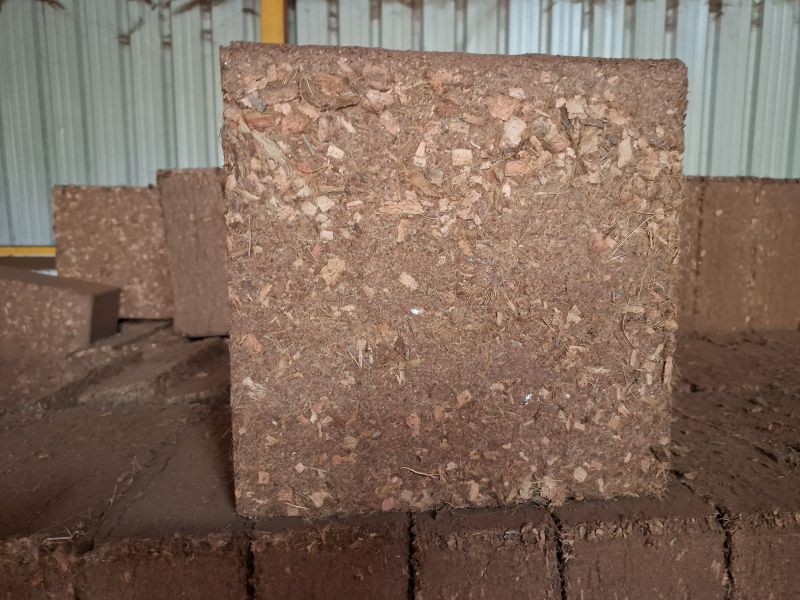 Cocopeat and Husk Chips Blended Blocks