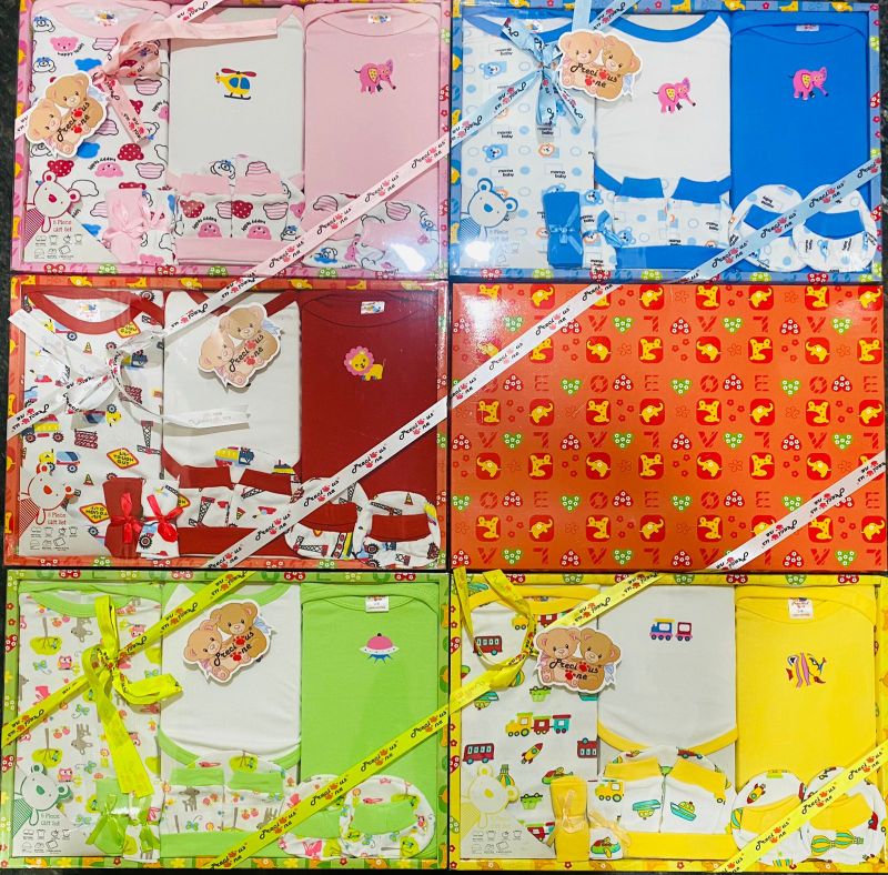 8 Piece New Born Baby Gift Set