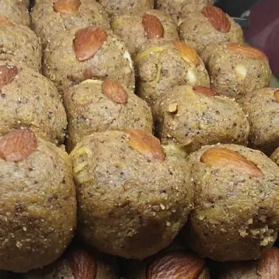 Gond Laddu